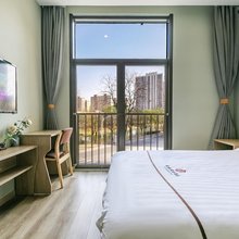 上海牧格假日酒店(汇金路地铁站店)