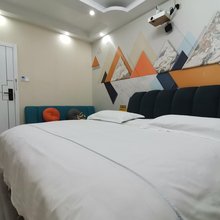 美晨影视主题公寓(武汉东湖学院汉口学院店)
