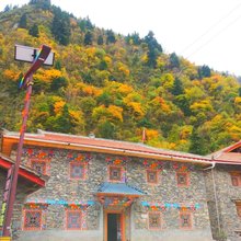 黑水罗雪军民宿