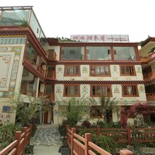 康定拥珠措民宿