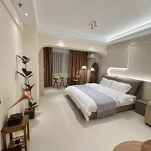 云陌酒店(驻马店高铁西站建业凯旋广场店)