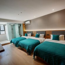 泸定鸿鹄居商务酒店