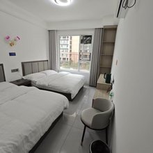 镇雄锐馨宾馆