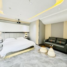 伴山轻奢智能观影民宿(车城万达店)