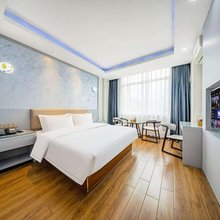 义乌日圣酒店(廿三里爱琴海购物公园店)