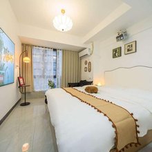 莱茵主题影院民宿(武汉湖北工业大学店)