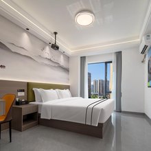 燕蜗民宿(长沙步步高梅溪新天地店)