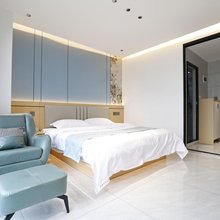 云逸酒店(光谷科技会展中心光谷六路地铁站店)