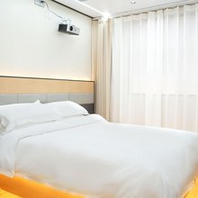 栖岸轻居酒店(新郑龙湖商业广场小乔地铁站店)