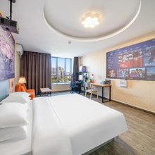 美娱·星峰电竞酒店(龙海角美万益广场店)