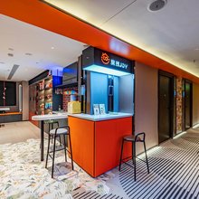 窝拽电竞文娱酒店(济南工业南路绿地国金中心店)