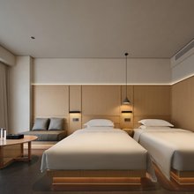 世鉴酒店(南郊机场经开万达店)