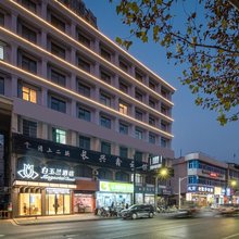 白玉兰酒店(湖州长兴南站东鱼坊历史文化街店)