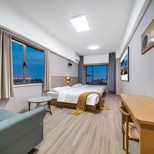尚美CC轻奢酒店(高铁东站东广场博学路地铁站店)