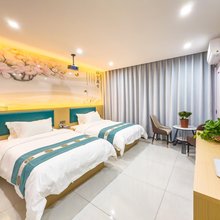 栖畔民宿(龙门大道店)
