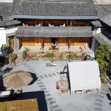 鸡足山阿都官寨老宅祖屋民宿