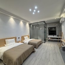 东兴艺美民宿(万尾金滩店)