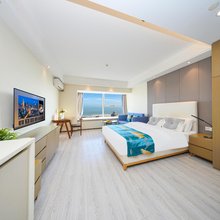 悦澜海景LOFT度假民宿(青岛会展中心石老人海水浴场店)