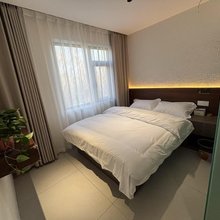 宋忆民宿(清明上河园万岁山武侠城店)