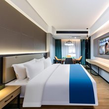 卡佛S酒店(深圳宝安中心宝体地铁站店)