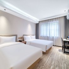 雅宁酒店(西湖湖滨定安路地铁站店)