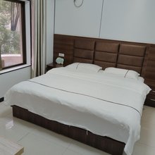 恋恋红尘民宿(武汉光谷广场地铁站店)