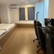 沐沐电竞酒店(南京南站景明佳园地铁站店)
