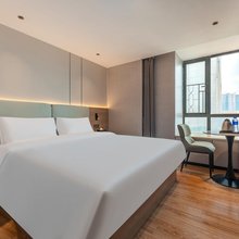 逸米酒店(广州中大布匹市场逸景路地铁站店)