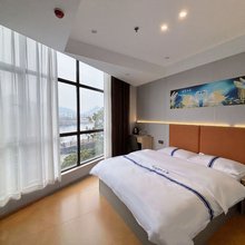 枫顿商务宾馆(宁州古城欢乐海岸店)
