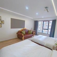 夜澜清舍民宿(新华广场中山路地铁站C口店)