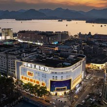 杭州西湖风景区龙翔桥地铁站和颐至尊酒店
