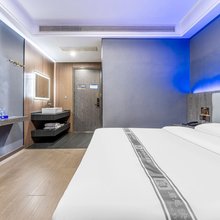 君越酒店(进贤吾悦广场店)