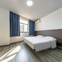 百时酒店(盐城第三人民医院北院北金鹰店)