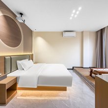 栖云 CHILLINN·设计师影音美宿(中山樱花里店)