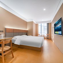 郑州雅居民宿(高铁东站骨科医院地铁店)