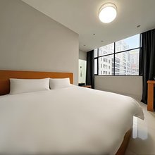 芸逸公寓(深圳北站民治地铁站店)