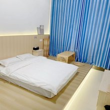 清枫小苑民宿(湖北美术学院藏龙岛校区纺织大学外经贸学院店)
