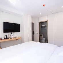 贵阳悦邻酒店(振华广场高新路地铁站店)