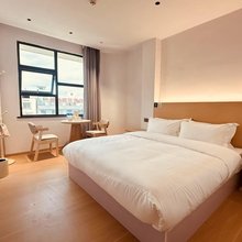 77主题酒店(邵阳学院七里坪校区高铁站店)