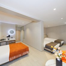 雅栖轻居(南京玄武湖鸡鸣寺景区店)