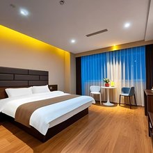 罗漫夏日酒店(威海高铁站韩乐坊店)
