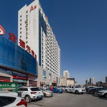 麦欧曼电竞酒店(临朐全福元店)