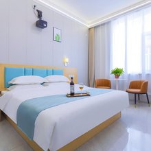 鹏悦影院酒店(太原南站财经大学坞城校区店)
