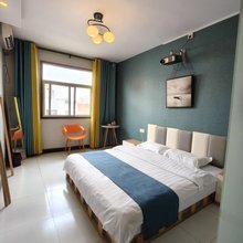 西安生肖影咖主题酒店(长安大学城何家营地铁站店)