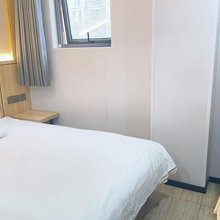 乐途青年酒店(北京丰台火车站地铁站店)