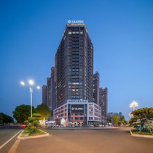 南阳乐嘉听澜酒店(市政府万悦城店)