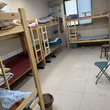 起辰青年民宿(体育场店)