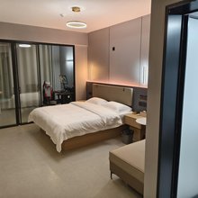 阿米果电竞民宿(济南西站恒大晶都店)