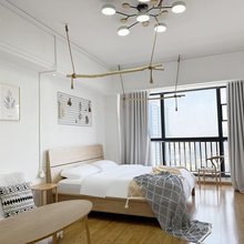 一城一迹轻奢影院民宿(红谷滩万达广场卫东地铁站店)