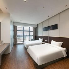 华湾酒店(绿色智能制造产业园店)